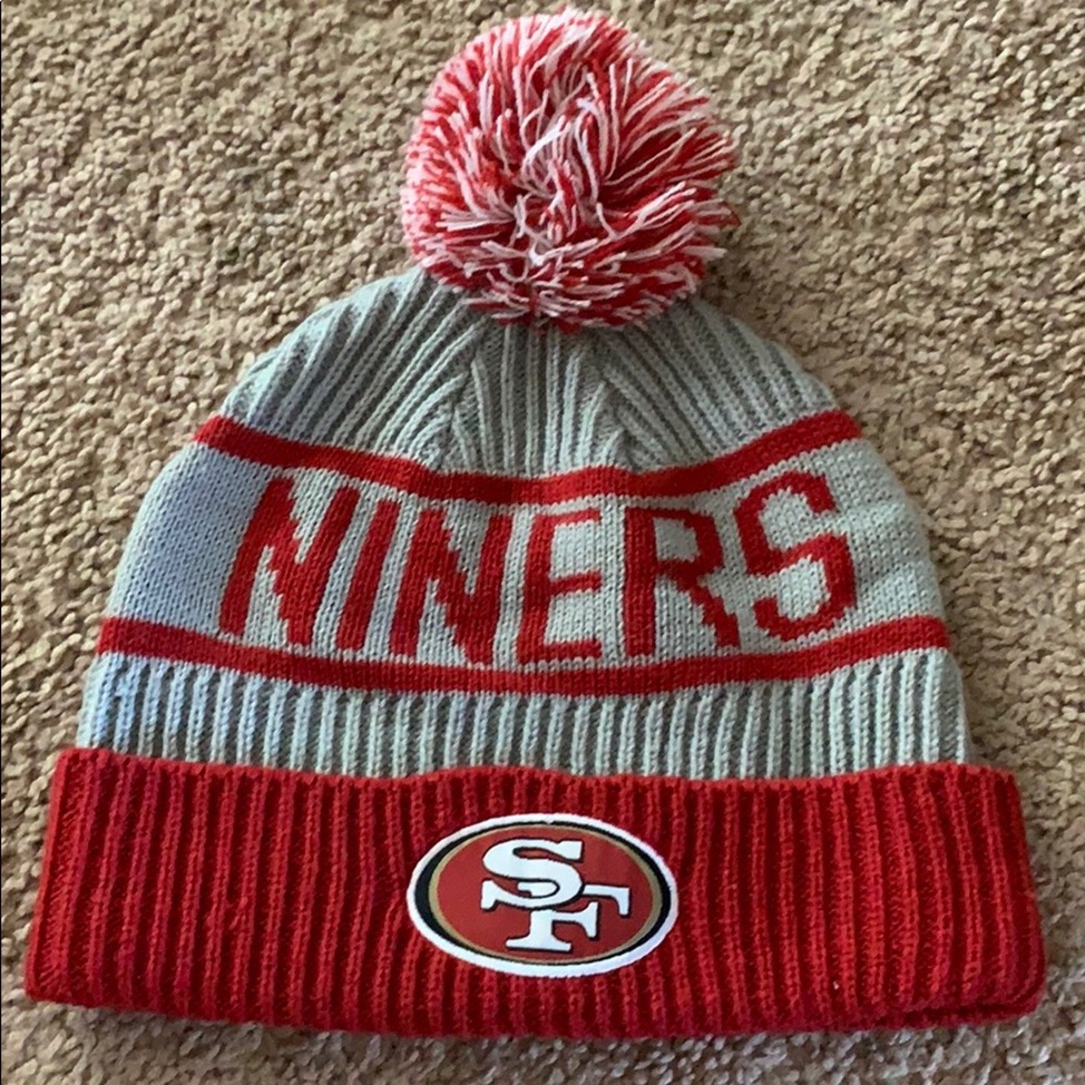 Perfect condition sports beanie!